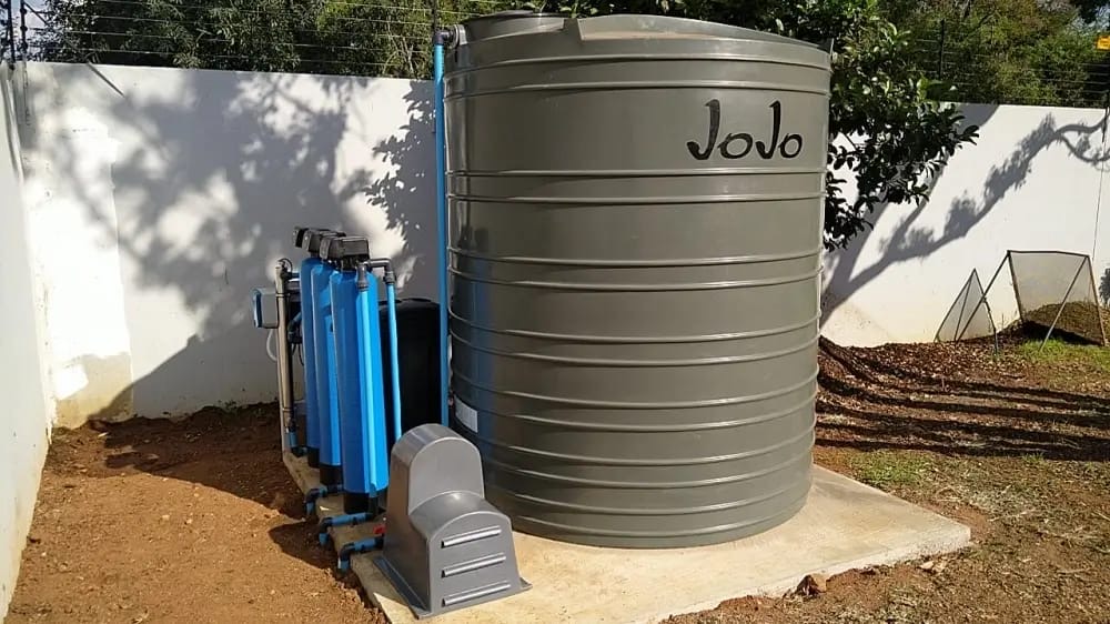 JoJo tank with filter bank and pressure pump